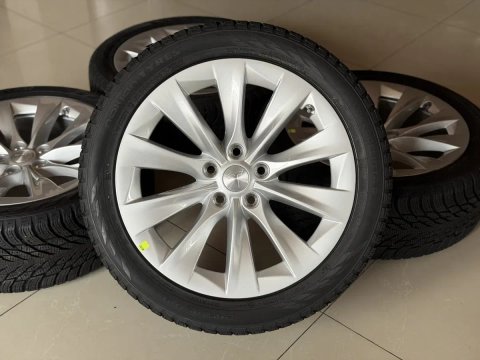 Диски оригінал Tesla Model S r19/5/120 шини зимові 245/45/19 Nokiah 245/45r19