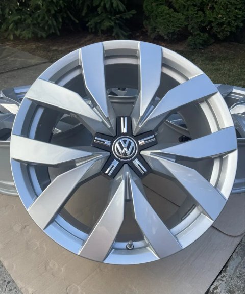 Диски VW Touareg III R20 MONTERO оригінал (Q7/SQ7)