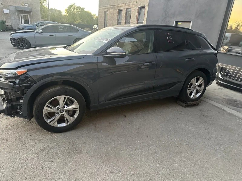 Двері ляда Audi Q6 Etron — фото 2