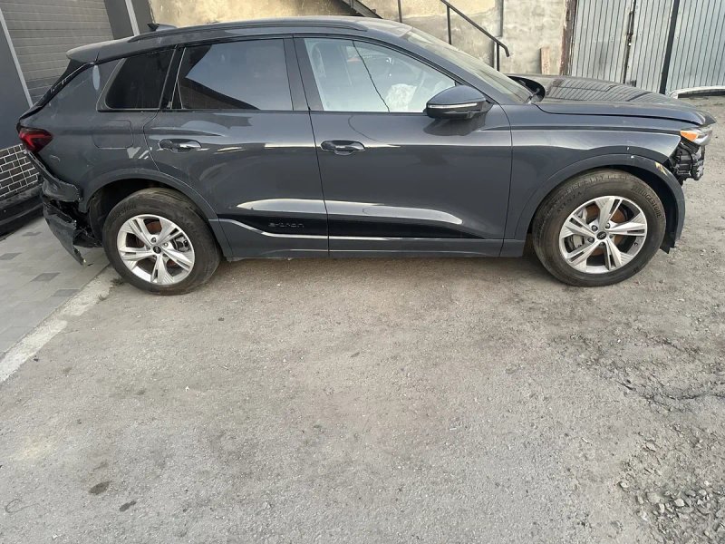 Двері ляда Audi Q6 Etron — фото 4