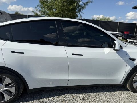Двері  праві  передні задні для Tesla Model Y Тесла модель У білий колір PPSW