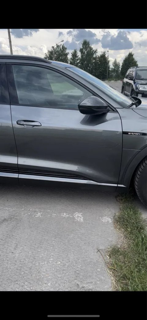 Дверка передня права ліва Audi E tron Ауді е трон передняя правая LZ7S