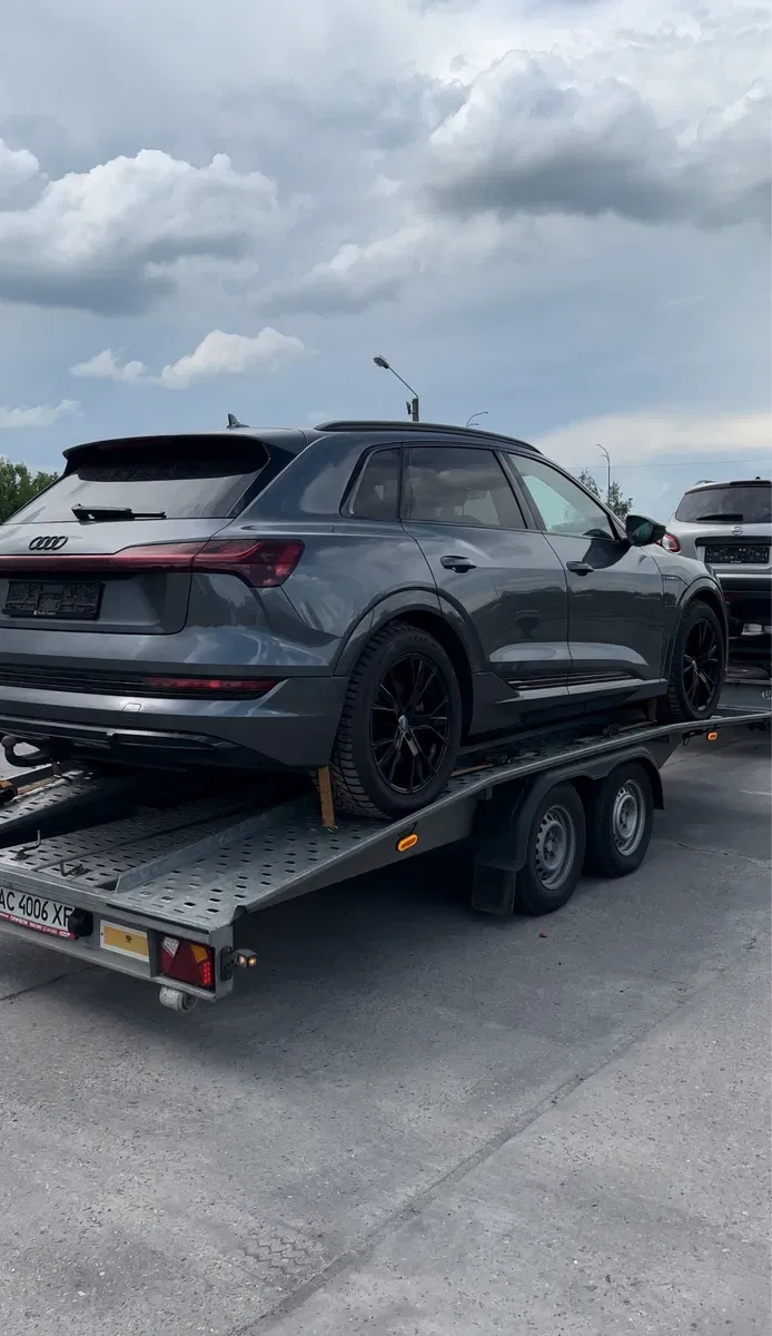 Дверка передня права ліва Audi E tron Ауді е трон передняя правая LZ7S — фото 5