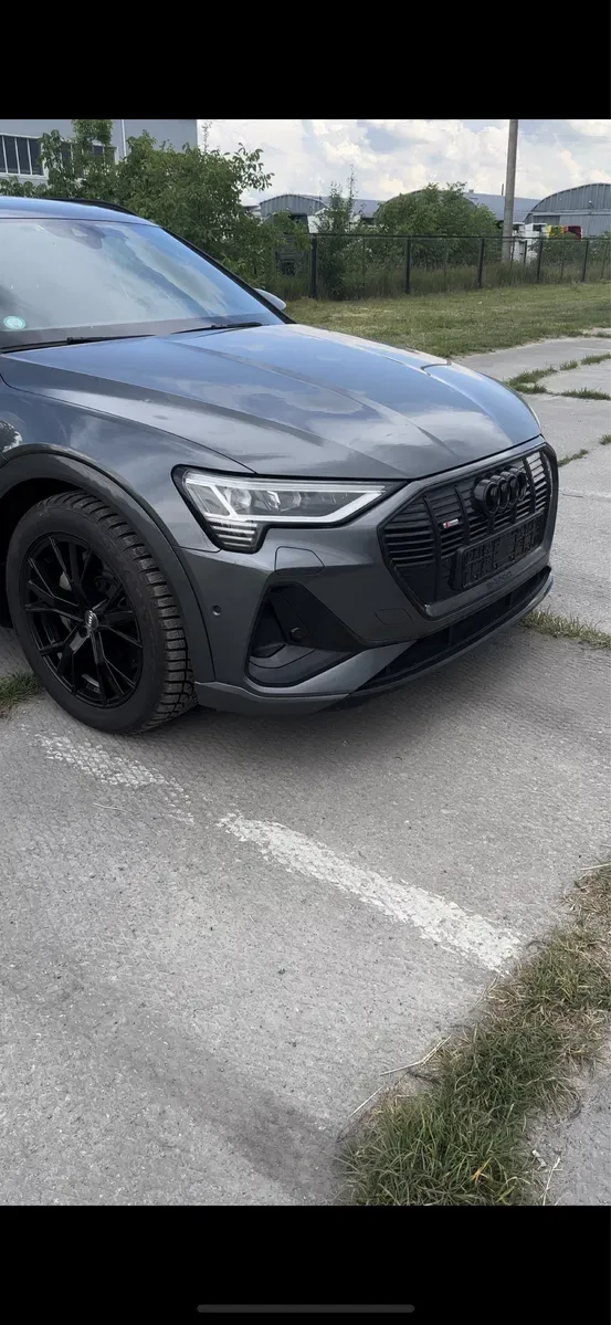 Дверка передня права ліва Audi E tron Ауді е трон передняя правая LZ7S — фото 6