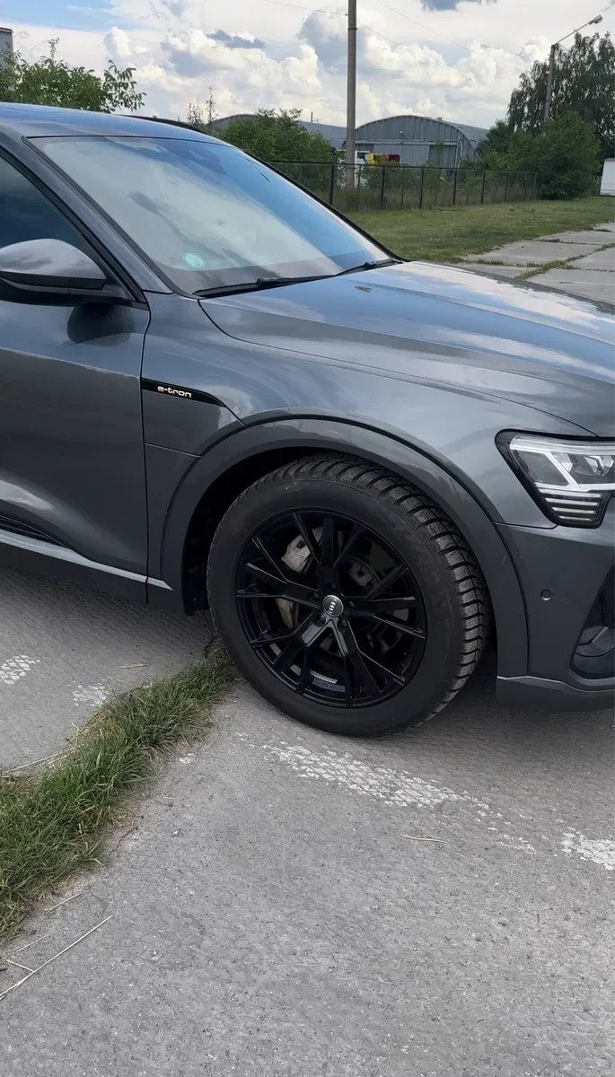 Дверка передня права ліва Audi E tron Ауді е трон передняя правая LZ7S — фото 7