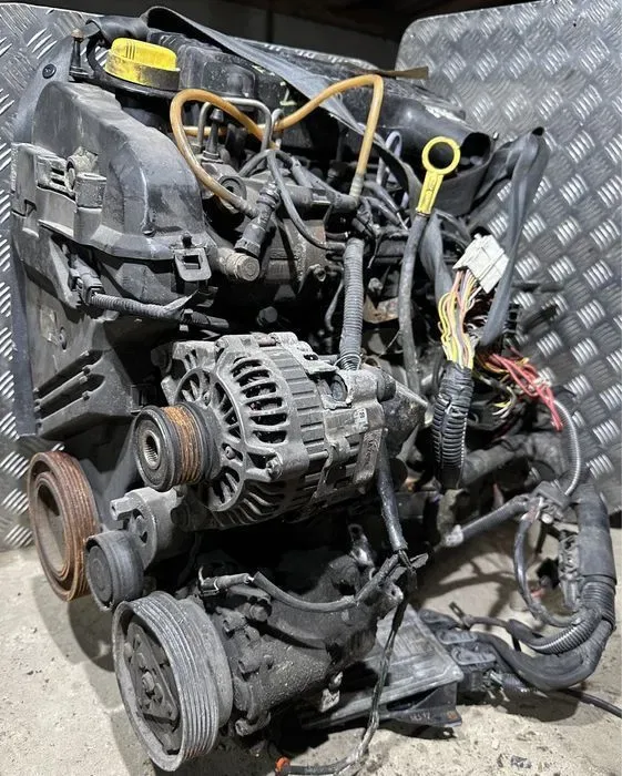 Двигун 1.5 dci K9K Euro 3 Стартер Ззаду Renault Nissan Dacia — фото 6