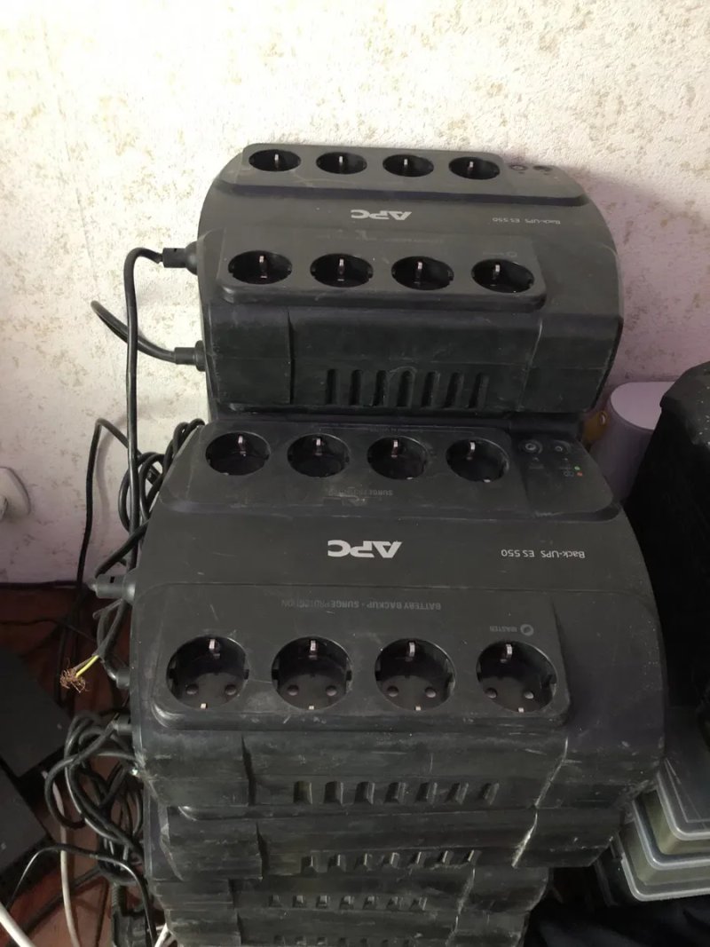 Джерело безперебійного живлення APC Back-UPS ES 550 — фото 2