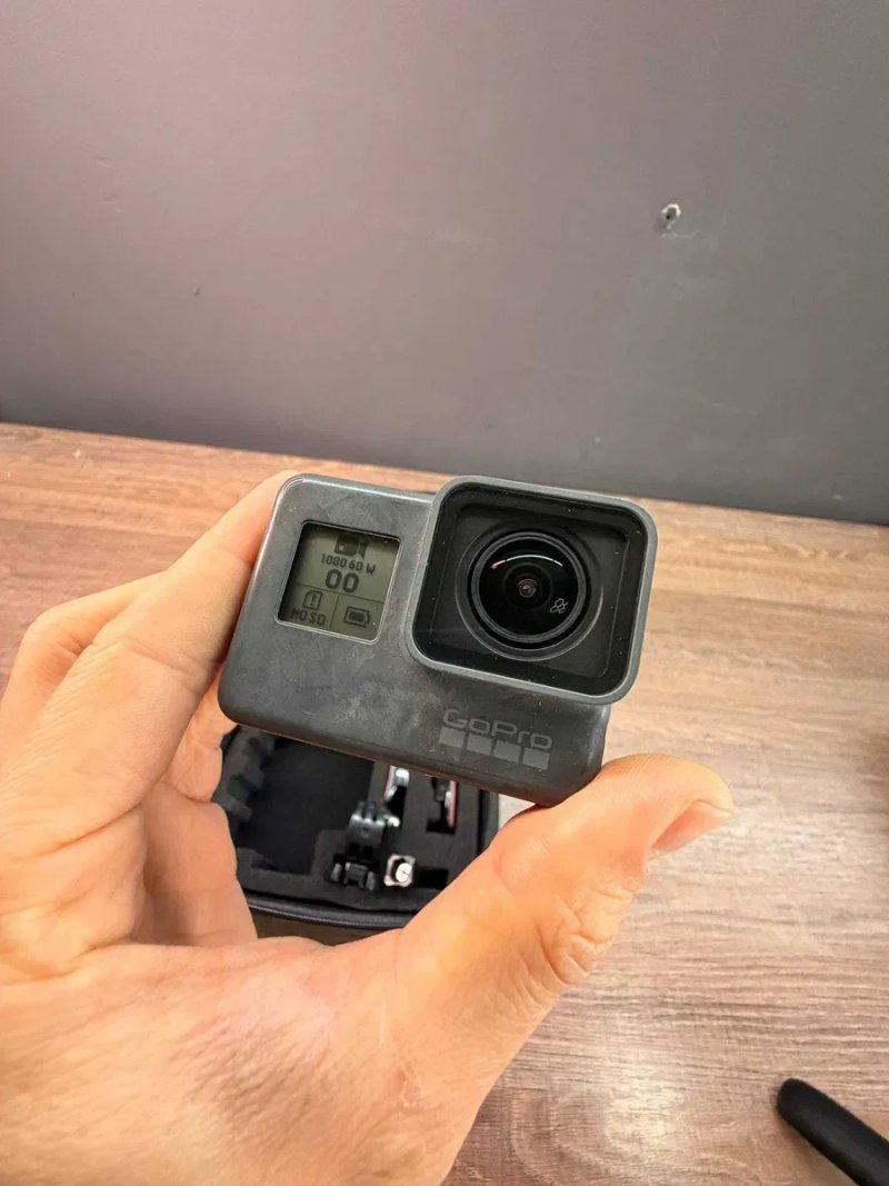 Екшн-камера GoPro Hero 5 б/у, з рамкою та кейсом + 64гб флешка — фото 2
