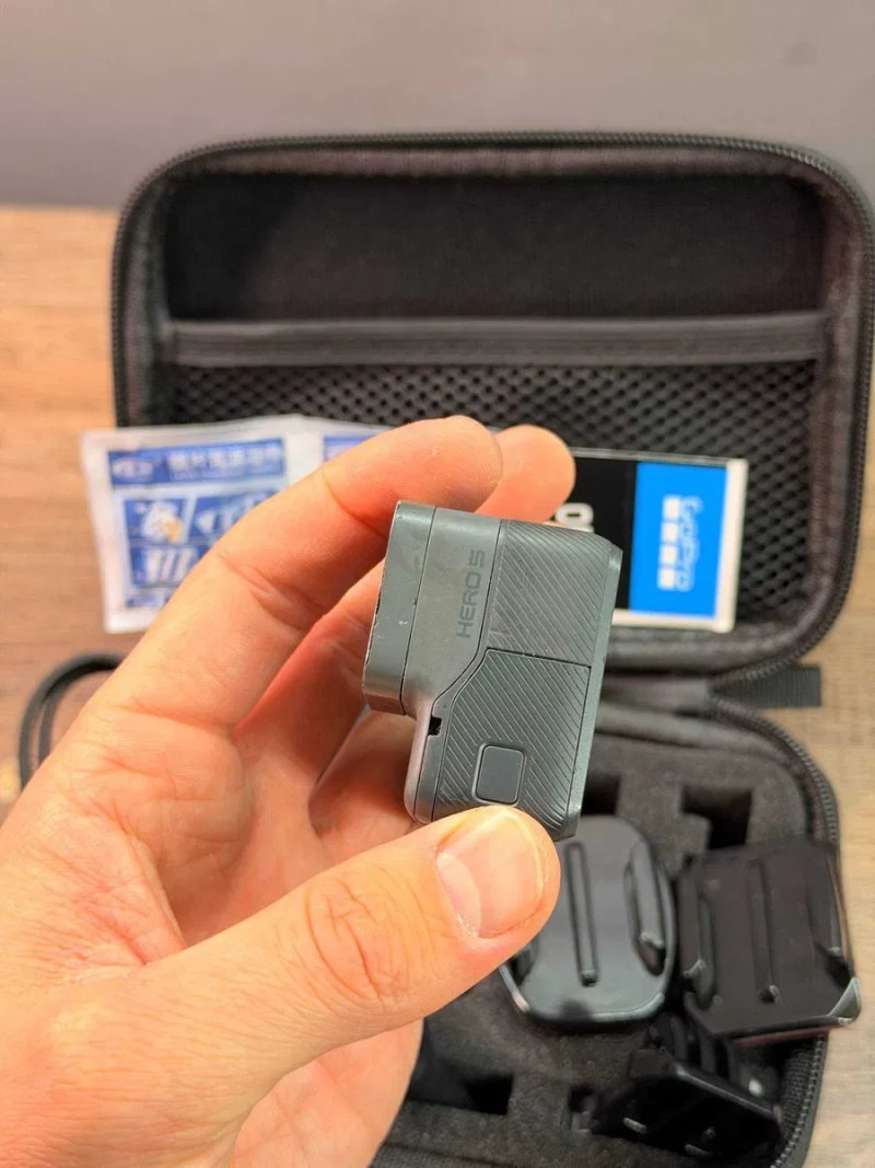 Екшн-камера GoPro Hero 5 з присоскою і невеликим нюансом — фото 4