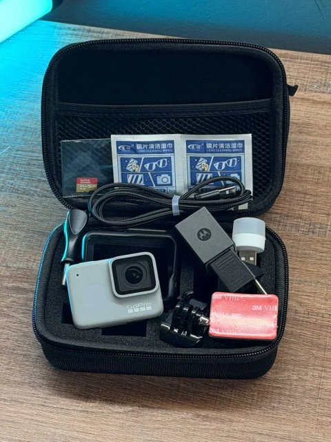Екшн-камера GoPro Hero 7 White + 64 гб флешка v30