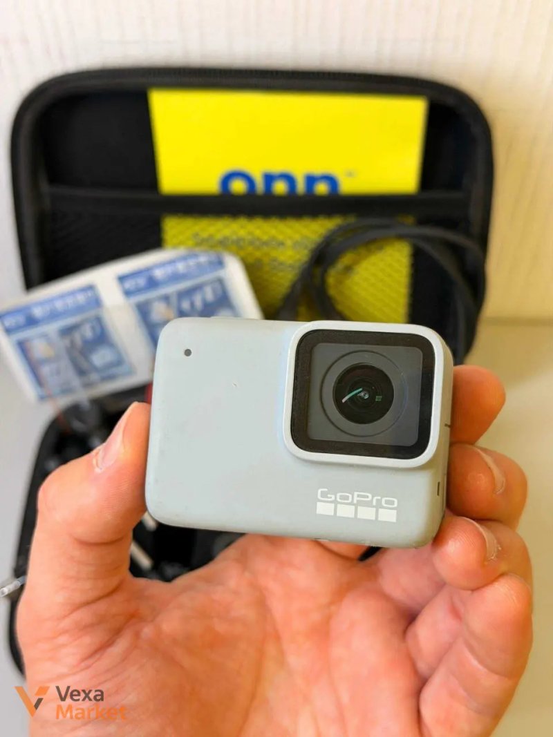 Екшн-камера GoPro Hero 7 White з кейсом та аксесуарами — фото 2