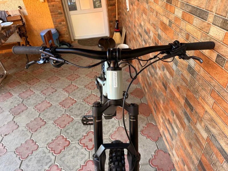 Електровелосипед RAYMON Trail Ray PRO 180 27.5''-29"L" Shimano DEORE SLX 1x12, Rock Shox ZEB 180 mm, YAMAHA 800 Wh, ENDURO IDEAL 2025 — фото 4