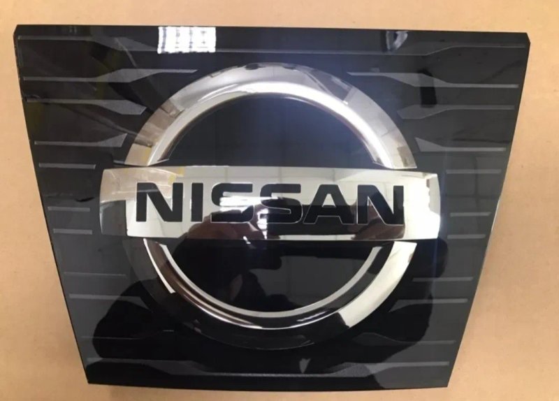 Эмблема под дистроник Nissan rogue T33 Эмблема в решетку радиатора T32 — фото 6