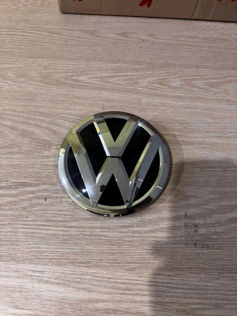 Емблема Volkswagen Jetta MK7