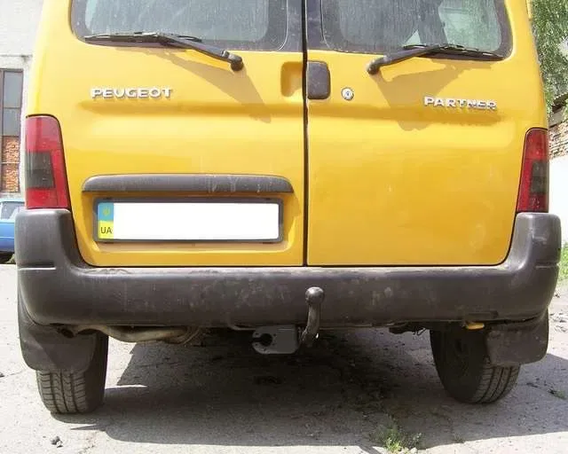 Фаркоп на Citroen Berlingo \ Peugeot Partner (1996-2008) + электропаке — фото 2