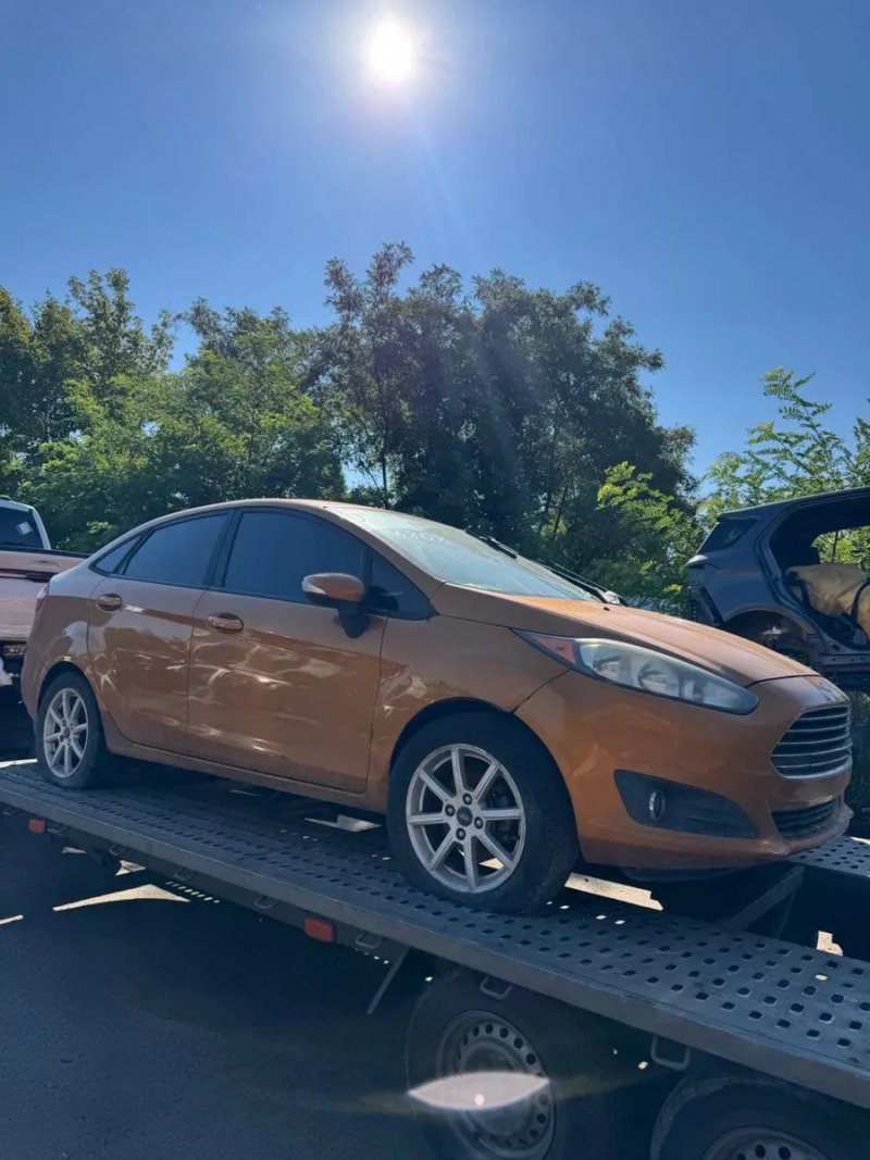 Ford Fiesta передний бампер США оригинал бампер оригінал — фото 2