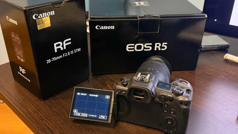 Фотоапарат Canon EOS R5 + обʼєктив Canon RF 28-70mm F2.8 IS STM — фото 2