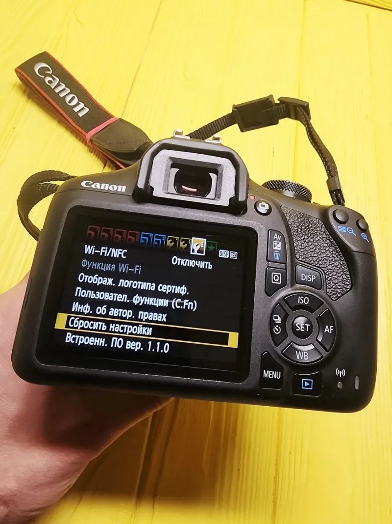 Фотоаппарат Canon EOS 2000D kit 18-55 III + SD 64 Gb ( пробег 400 кадров) — фото 5