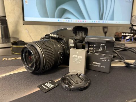 Фотоаппарат Nikon D3000 · Объектив AF-S DX Nikkor 18-55mm VR · Объектив 18-55mm · Идеал · 9 000 кадров
