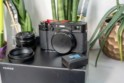 Fujifilm 100v + Fujifilm WCL-X100 Black II Коробка гарний стан