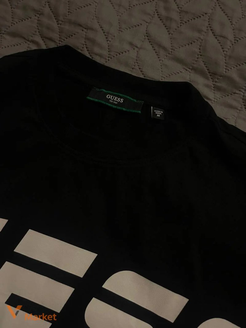 Футболка Guess чорна розмір M — фото 3