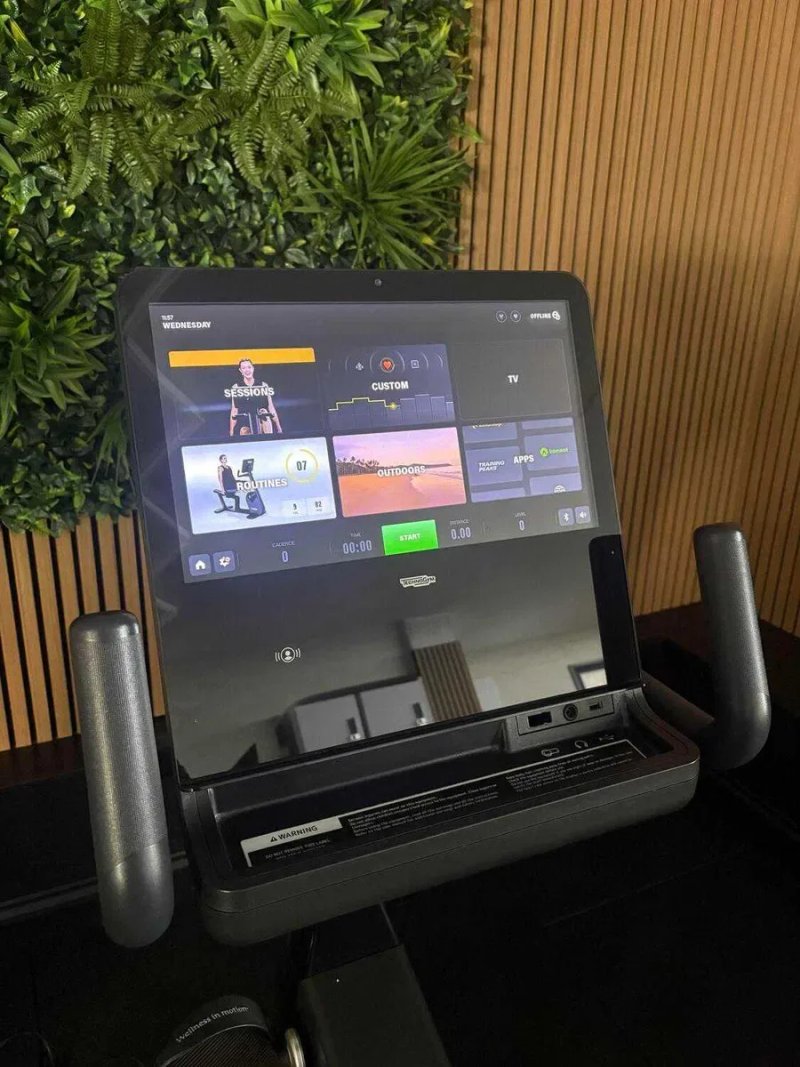 Горизонтальний велоергометр Technogym Artis Recline (мультимедіа Unity 3.0) велотренажер — фото 3