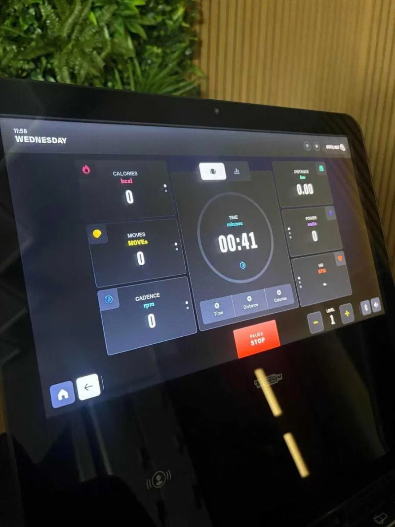 Горизонтальний велоергометр Technogym Artis Recline (мультимедіа Unity 3.0) велотренажер — фото 4