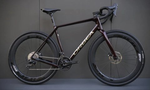 Гравійний велосипед Orbea Terra + Carbon GRX 820 (2026)