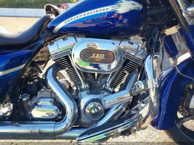 2010 Harley-Davidson FLHXSE — фото 7