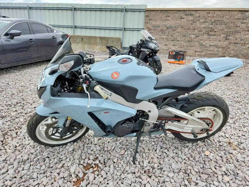 2015 Honda CBR1000 RR — фото 3