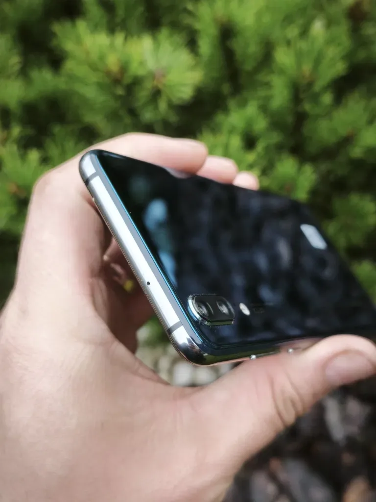 Huawei P20 4/128 ГБ, красивий синій колір, чудовий стан — фото 3