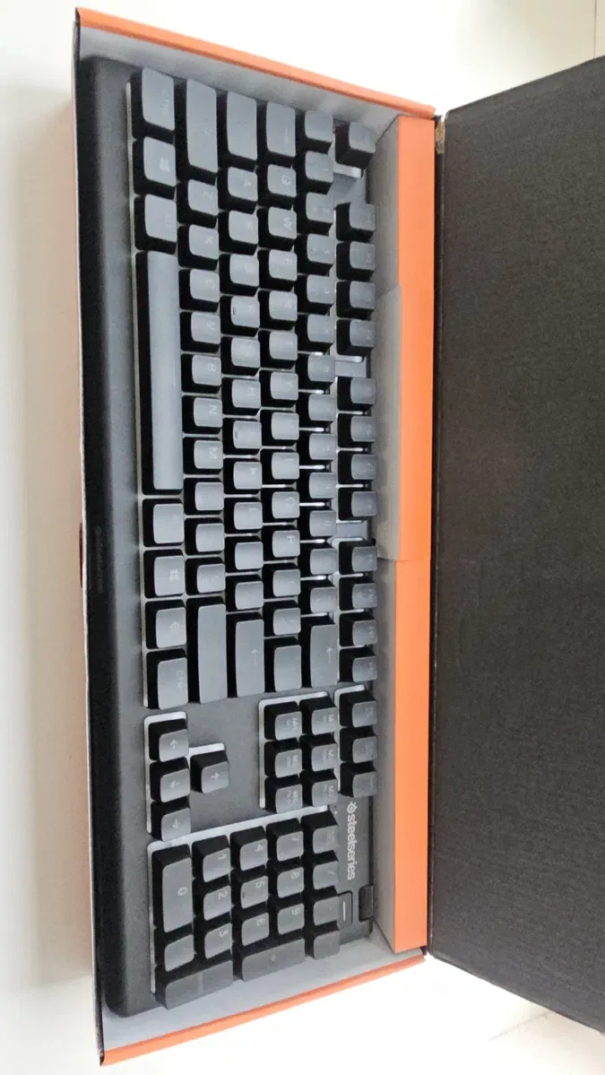Ігрова клавіатура SteelSeries Apex 3 RGB, SteelSeries Apex 100,Бездротова механічна клавіатура SteelSeries Apex Pro TKL Wireless — фото 3