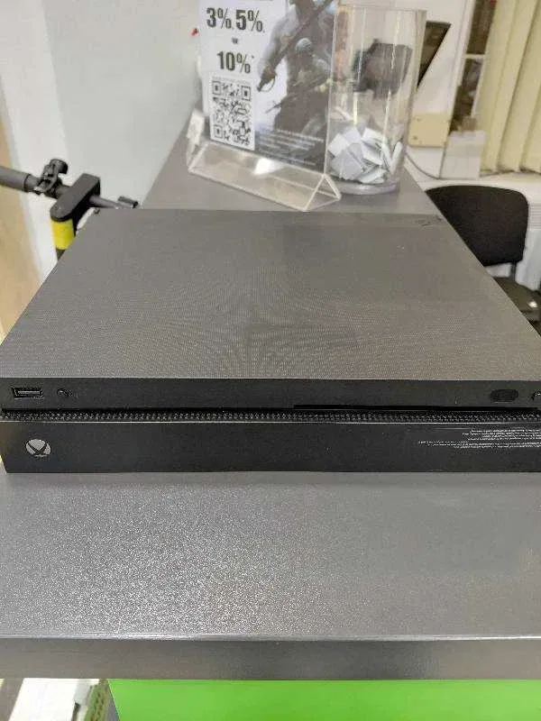 Ігрова консоль Microsoft Xbox One X (1787) 1Tb — фото 2
