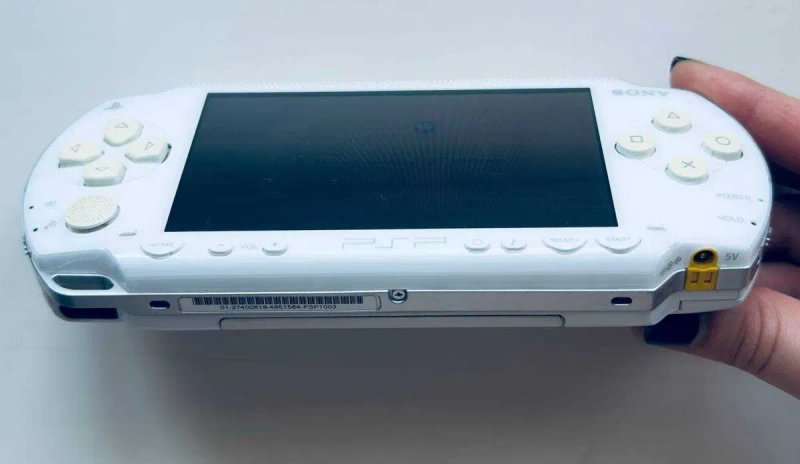Ігрова консоль Sony PlayStation Portable 1003, біла — фото 3