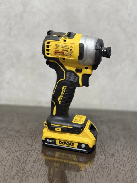 Імпакт Dewalt DCF809