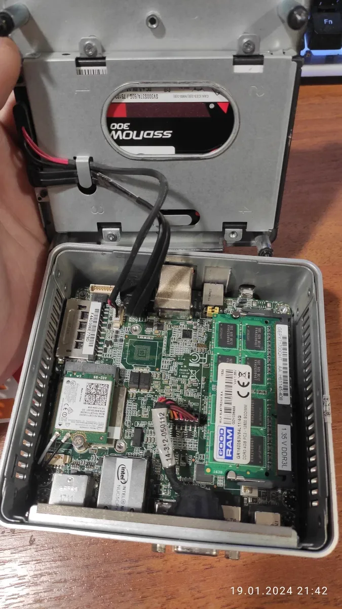 Intel NUC5СPYH Cel3050 ddr3 sata3 wifi ac bluetooth Gigabit Ethernet HomeAssistant 12-19v — фото 3