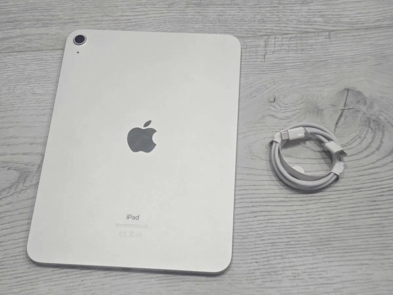 iPad (10th Gen) 64GB Silver, iOs 27 ,стан нового , аккум 100% , 11 циклів — фото 2
