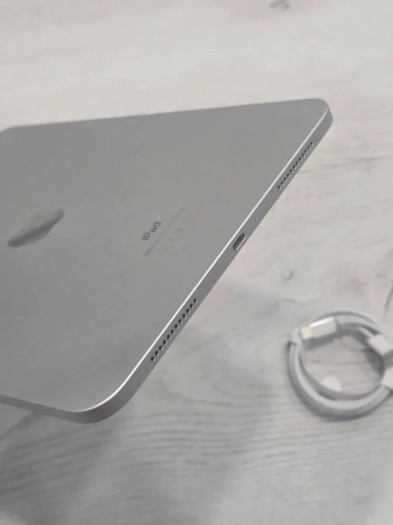 iPad (10th Gen) 64GB Silver, iOs 27 ,стан нового , аккум 100% , 11 циклів — фото 7