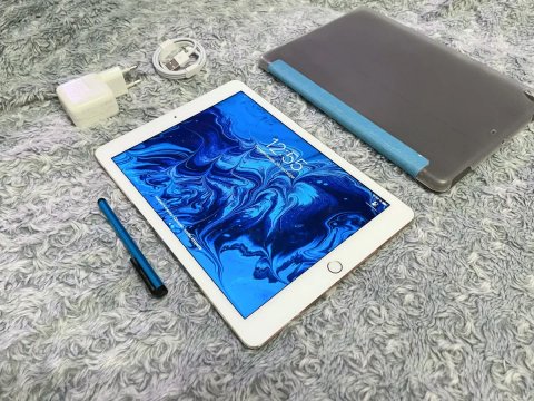 IPad Air 2 (64 gb) wi-fi + подарки, хорошее состояние! А1566