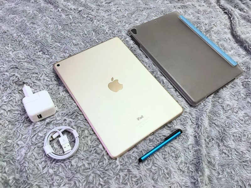 IPad Air 2 (64 gb) wi-fi + подарки, хорошее состояние! А1566 — фото 2
