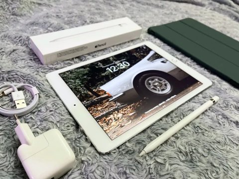 IPad Pro 9.7 (32 gb) wi-fi + подарки, шикарное состояние! А1673