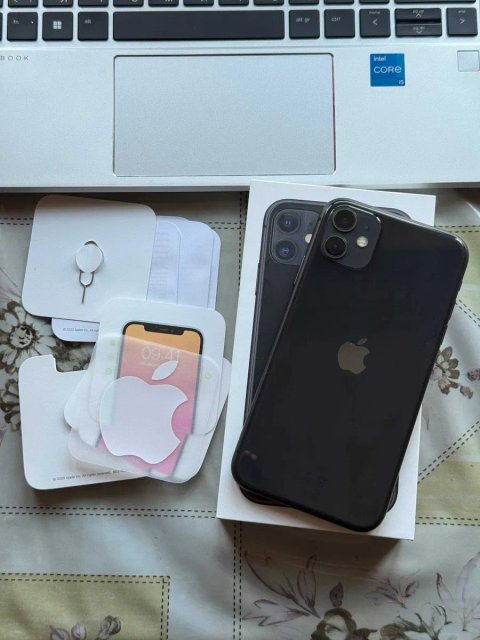 iPhone 11 64GB Black АКБ 100% (Neverlock) у чудовому стані.