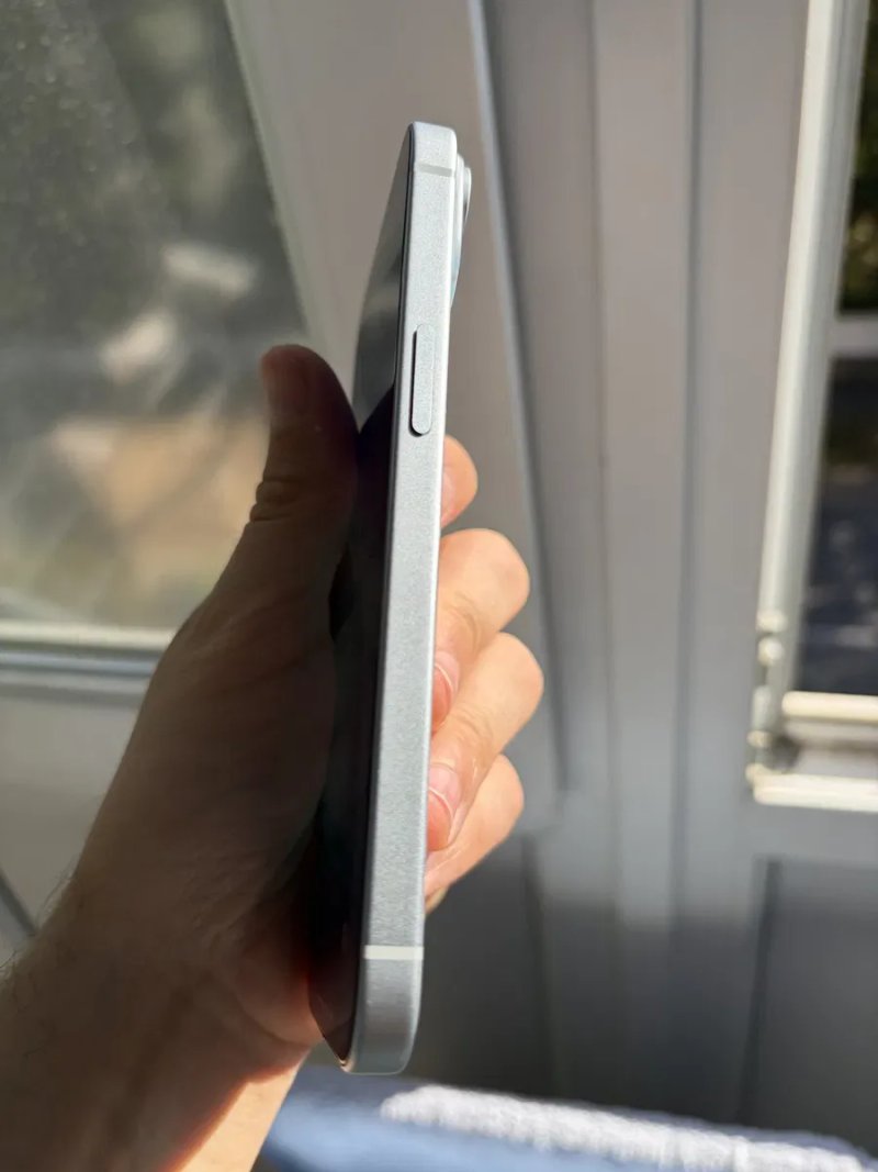 Iphone 15, 93% батарея — фото 3