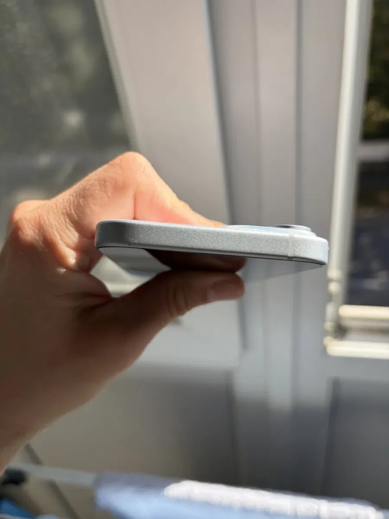 Iphone 15, 93% батарея — фото 4