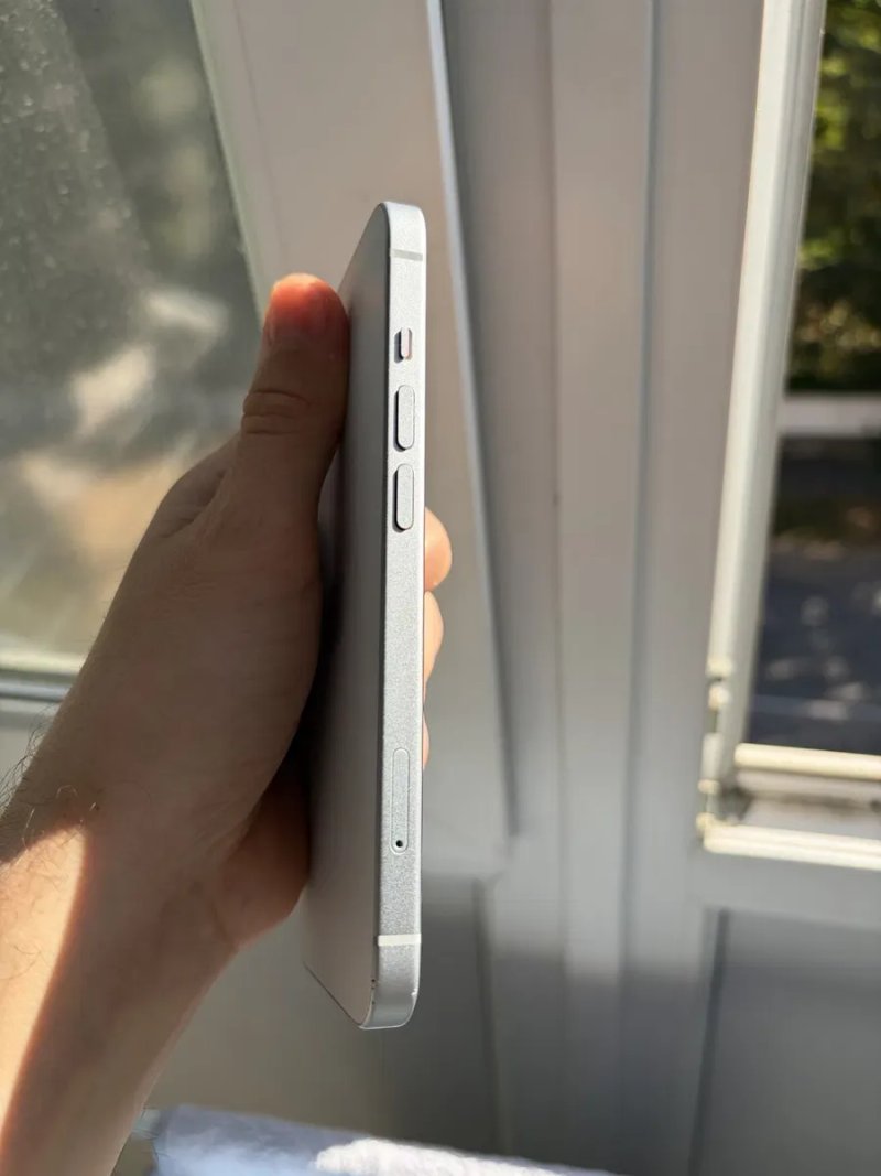 Iphone 15, 93% батарея — фото 5
