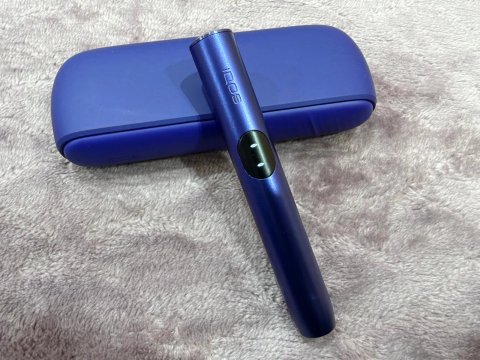 IQOS ILUMA i Electric Purple (фиолетовый) - держатель с экраном и зарядный кейс, как новый