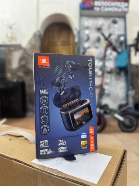 JBL Tour Pro 3 — преміальні TWS-навушники з гібридними dual-driver