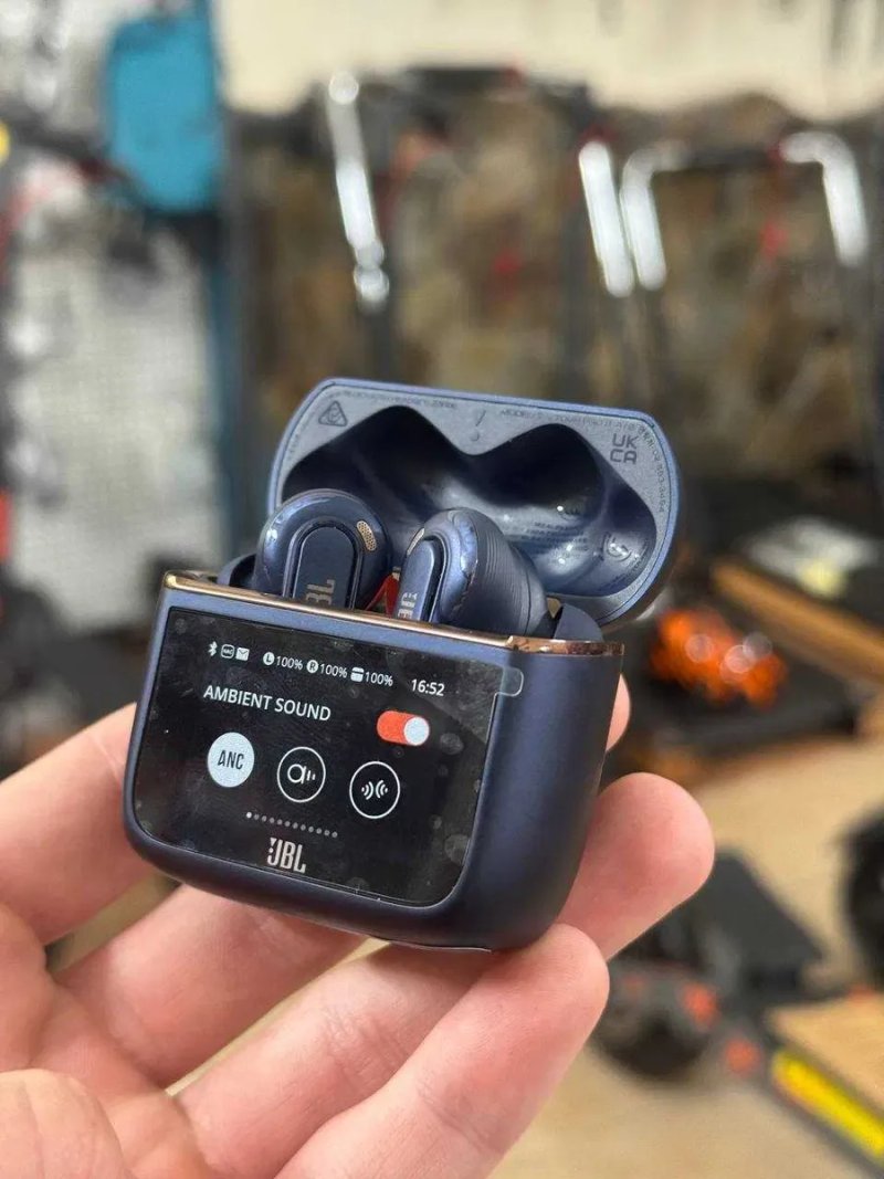 JBL Tour Pro 3 — преміальні TWS-навушники з гібридними dual-driver — фото 2