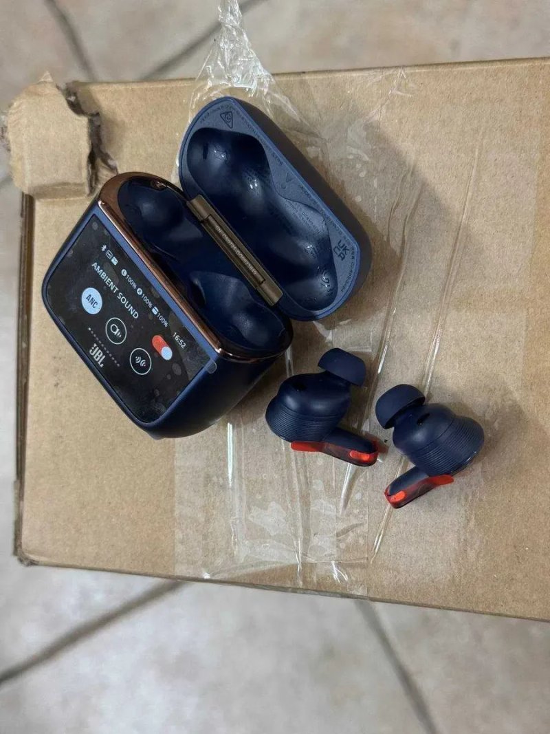 JBL Tour Pro 3 — преміальні TWS-навушники з гібридними dual-driver — фото 3