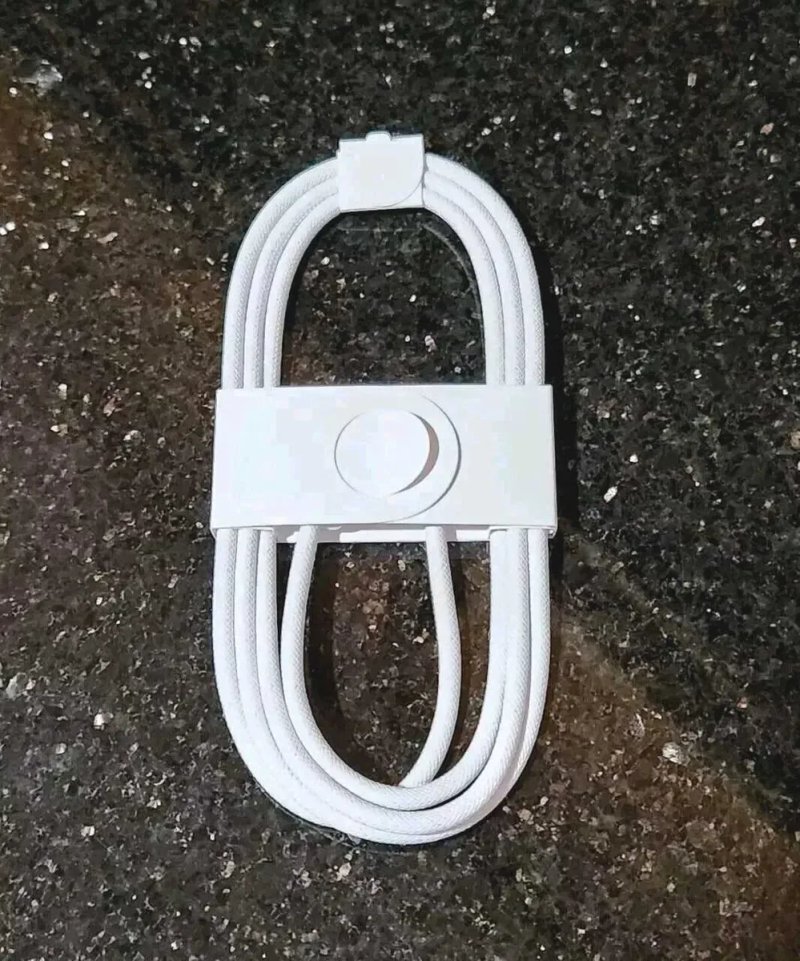 Кабель оригінал для iPhone 17 Pro Max USB Type-C провод шнур A2795 — фото 2